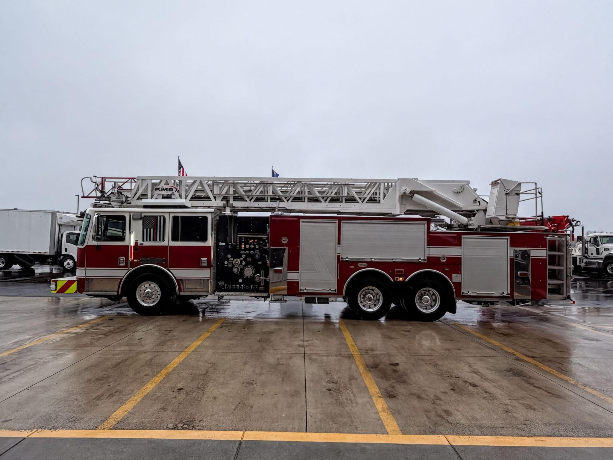 2018 KME PREDATOR 109' Aerial - image 2