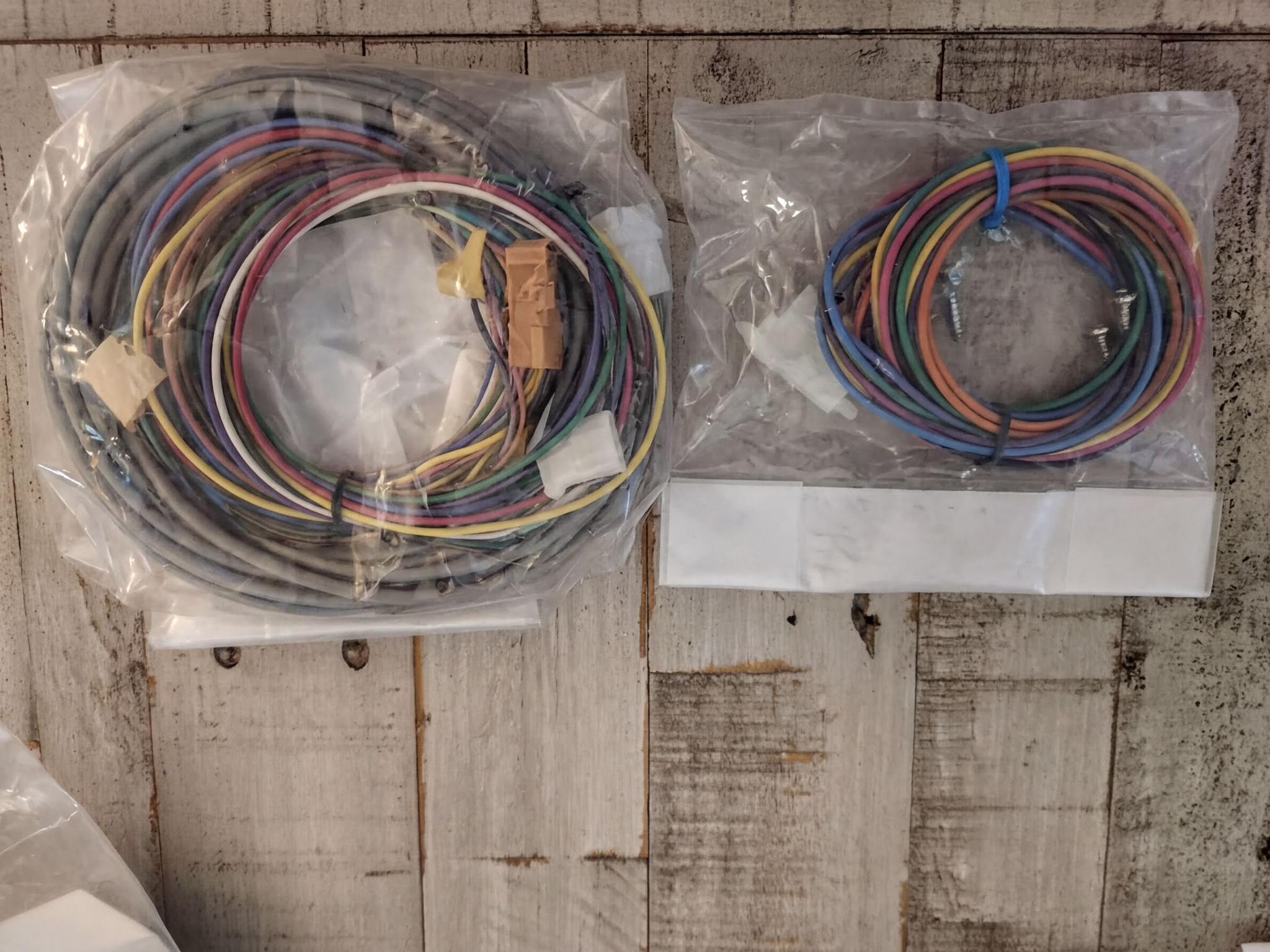New old stock whelen parts - image 5