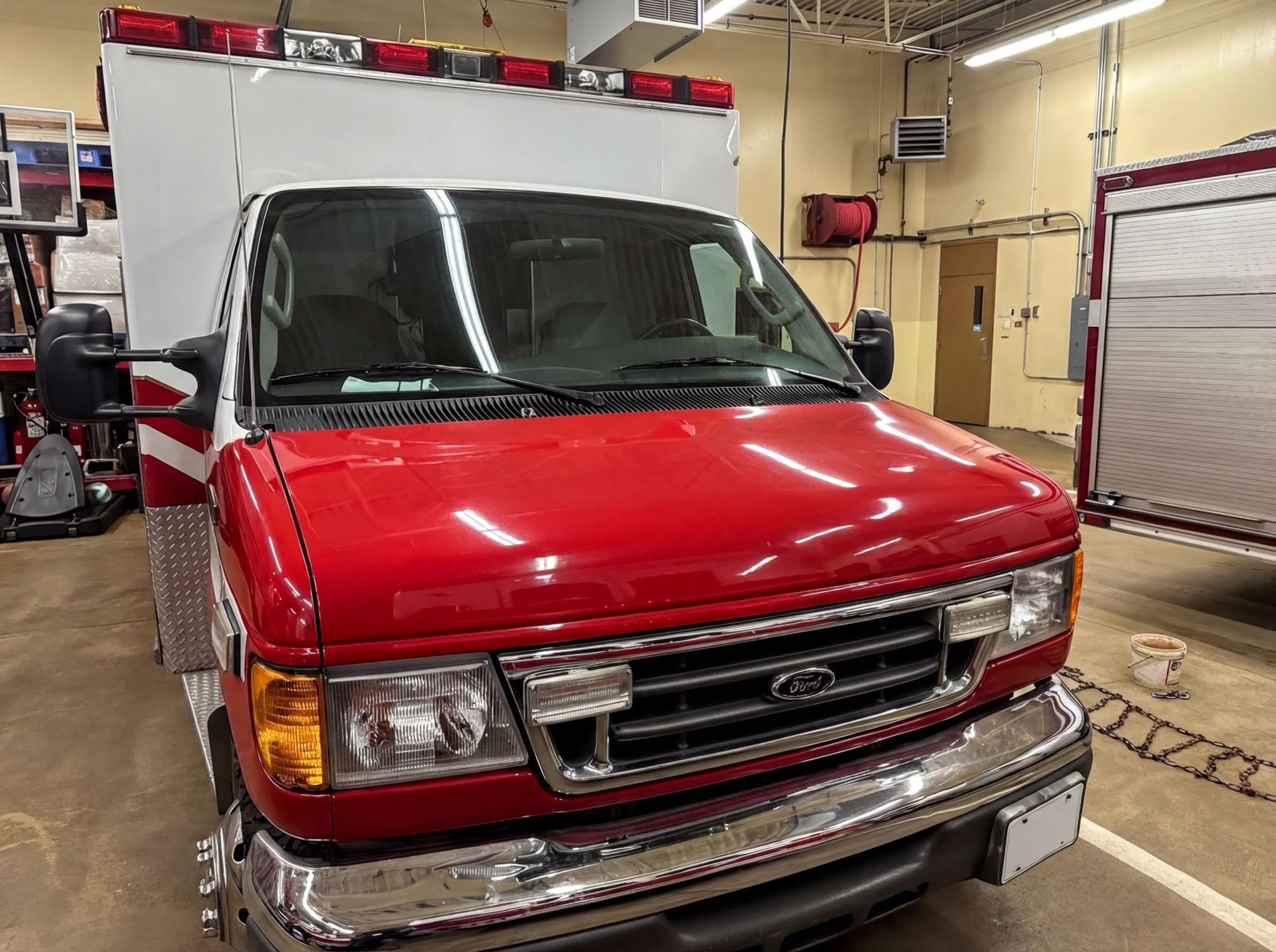 2006 Braun Ford Type III Ambulance - image 2