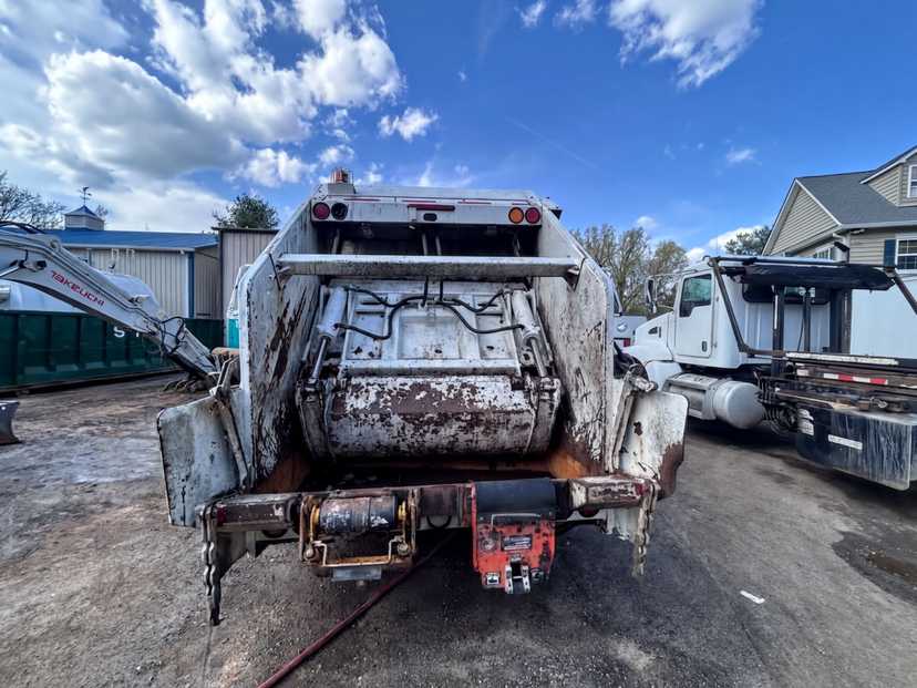 2021 Freightliner New Way Rear Loader — photo 4