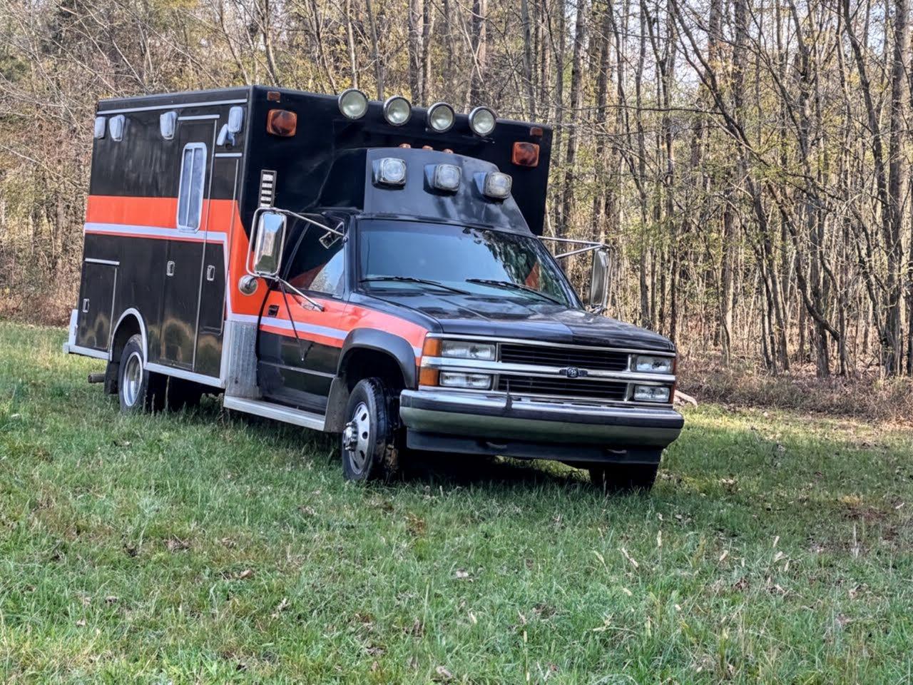 1999 Chevrolet 3500 HD 4x4 Type I Ambulance - image 1
