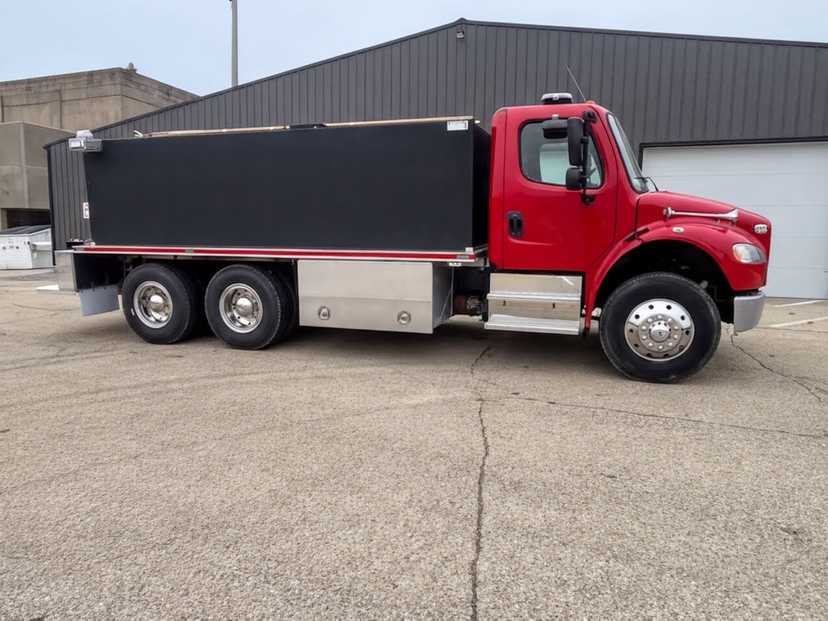 2018 Simon Fire Equipment Freightliner Tanker — photo 3