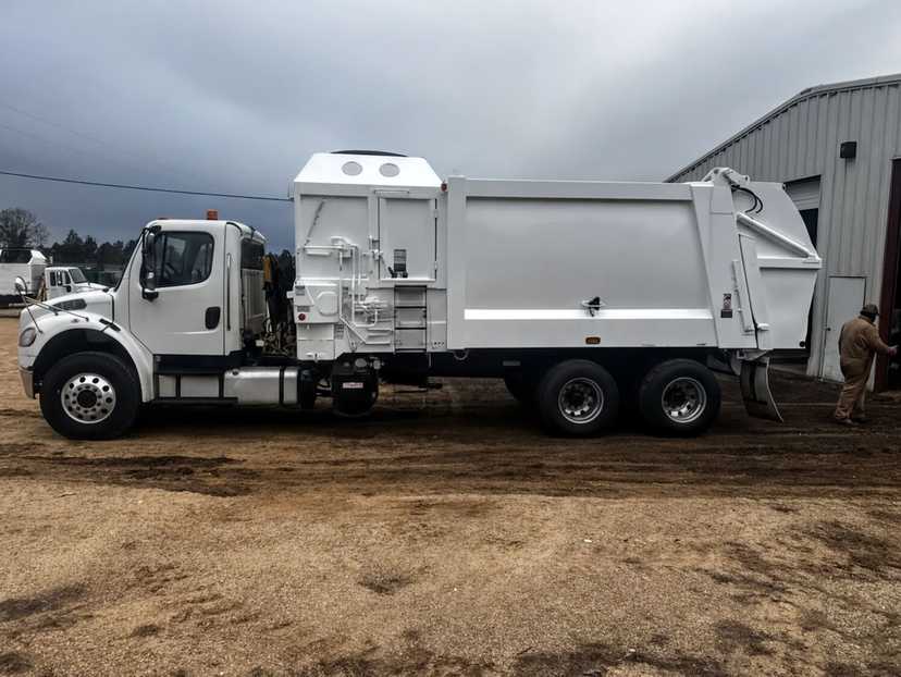 2018 Freightliner Heil Side Loader — photo 4