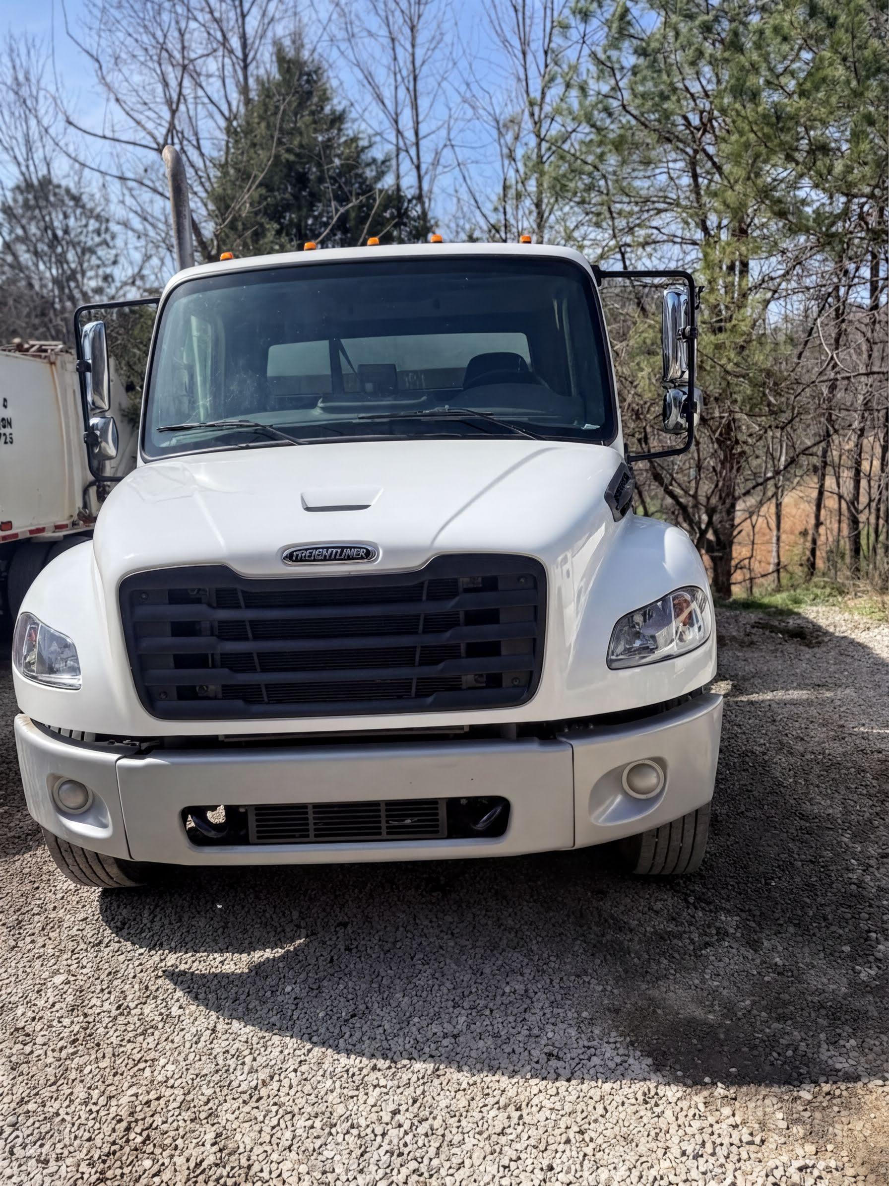 2024 Freightliner New Way Rear Loader - image 2
