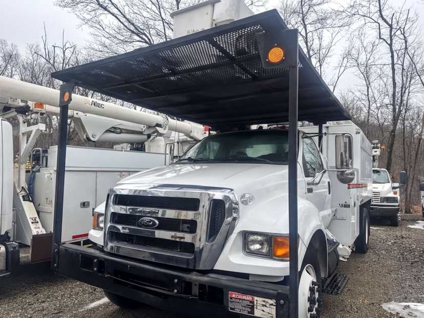 2013 Ford F750 Bucket Truck w/ Altec LR756 Boom & Chipper Dump (61 ft) — photo 2