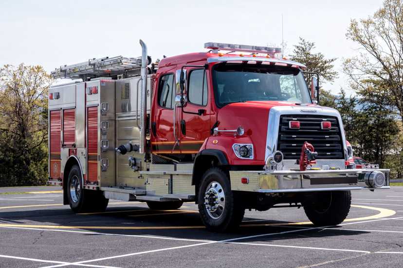 2025 Toyne Freightliner 4x4 Pumper — photo 2
