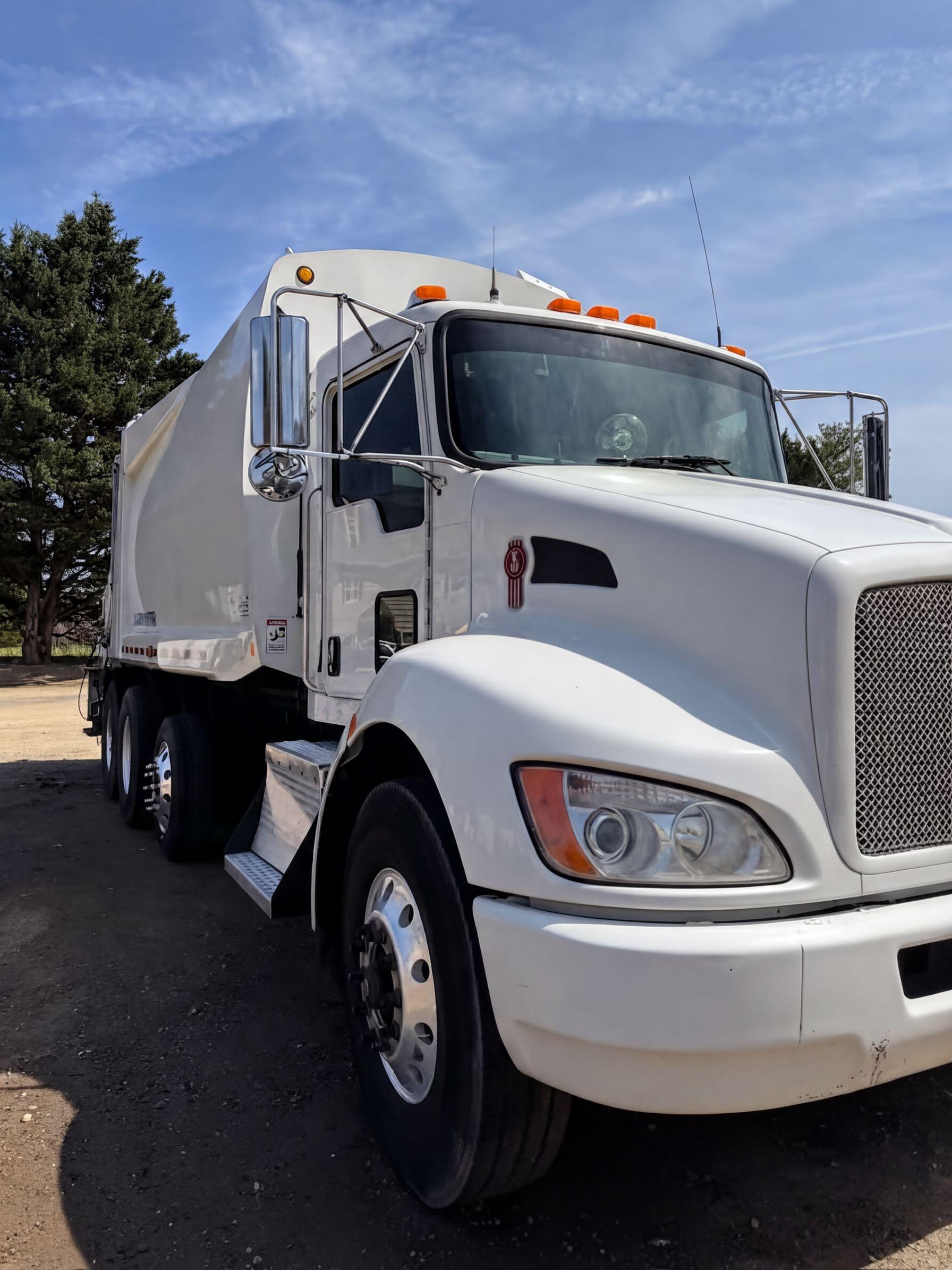 2015 Kenworth Loadmaster Rear Loader - image 1