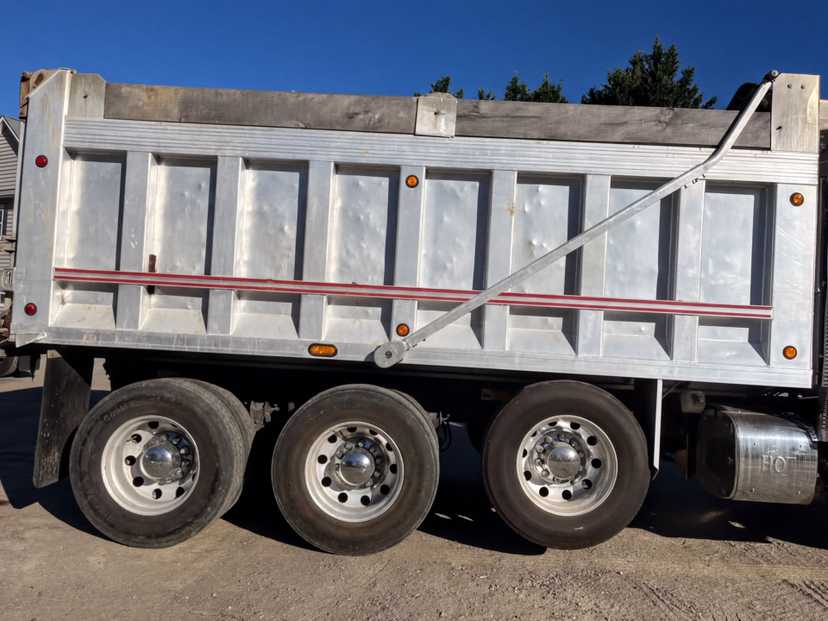 2013 Mack GU713 Dump Truck — photo 4
