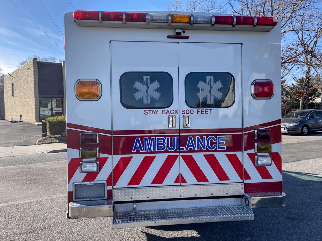 2006 Braun Ford Type III Ambulance - image 4