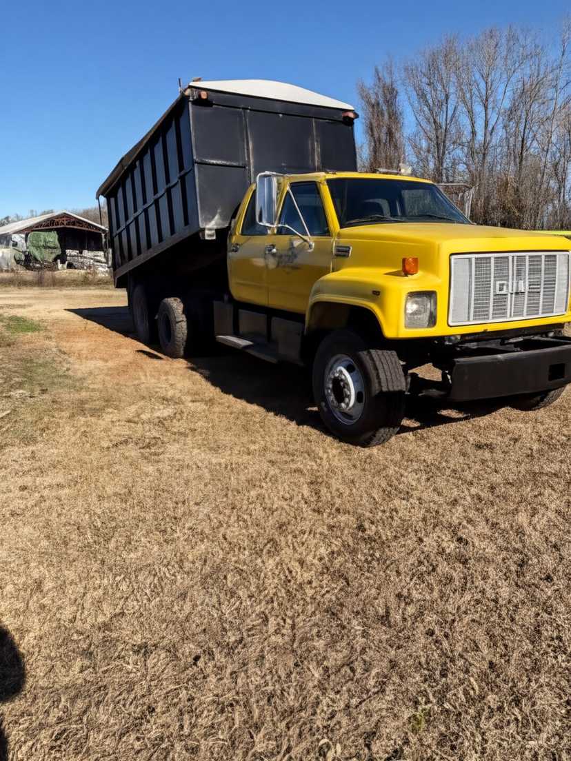 2002 GMC 7500C Dump Truck — photo 4