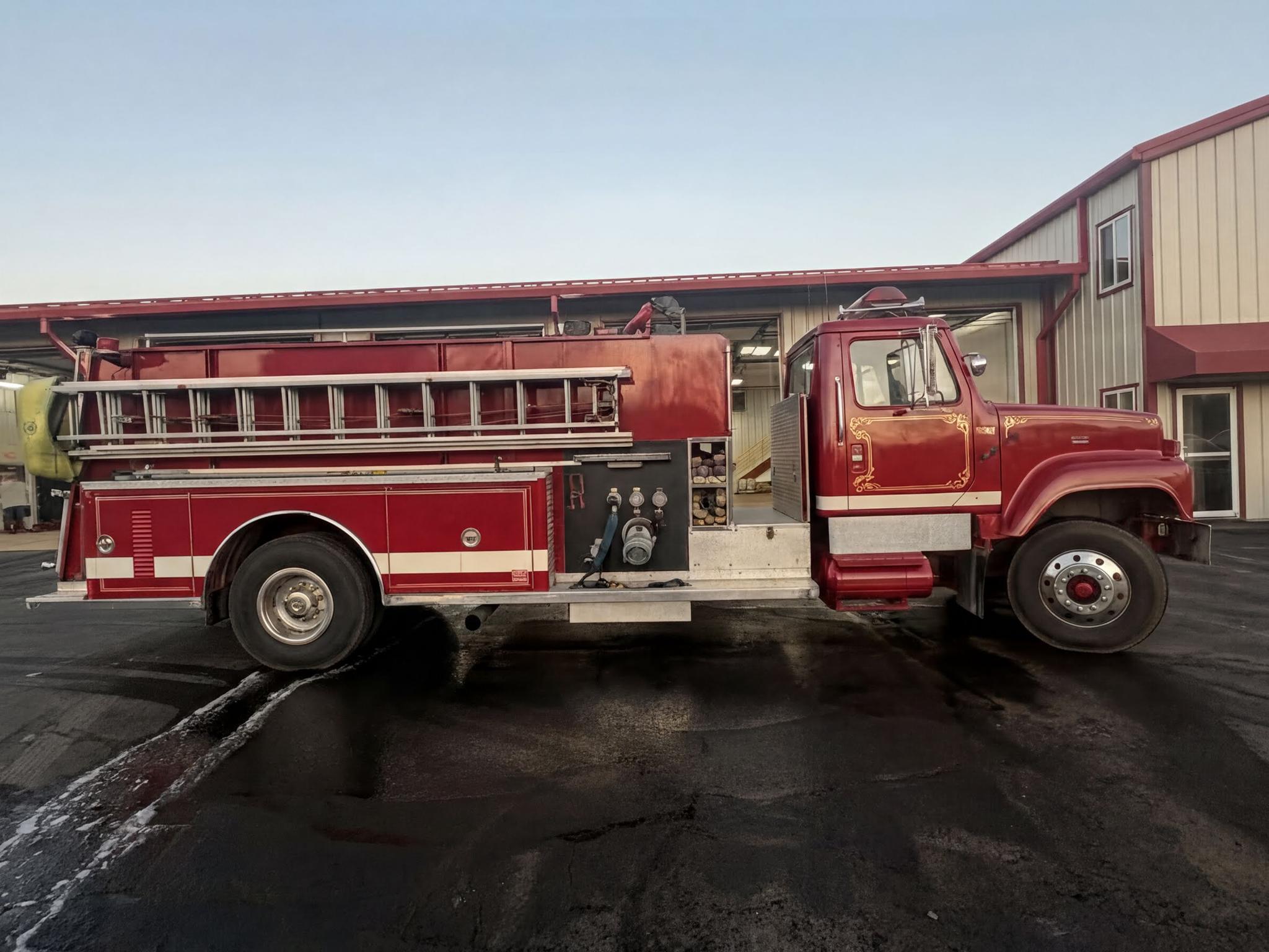 1988 International Pumper - image 1