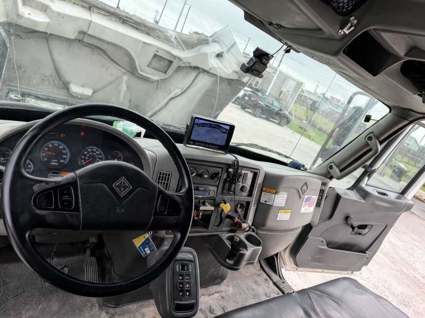 2016 International Heil Rear Loader — photo 4