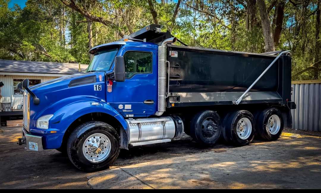 2016 Kenworth T880 Dump Truck