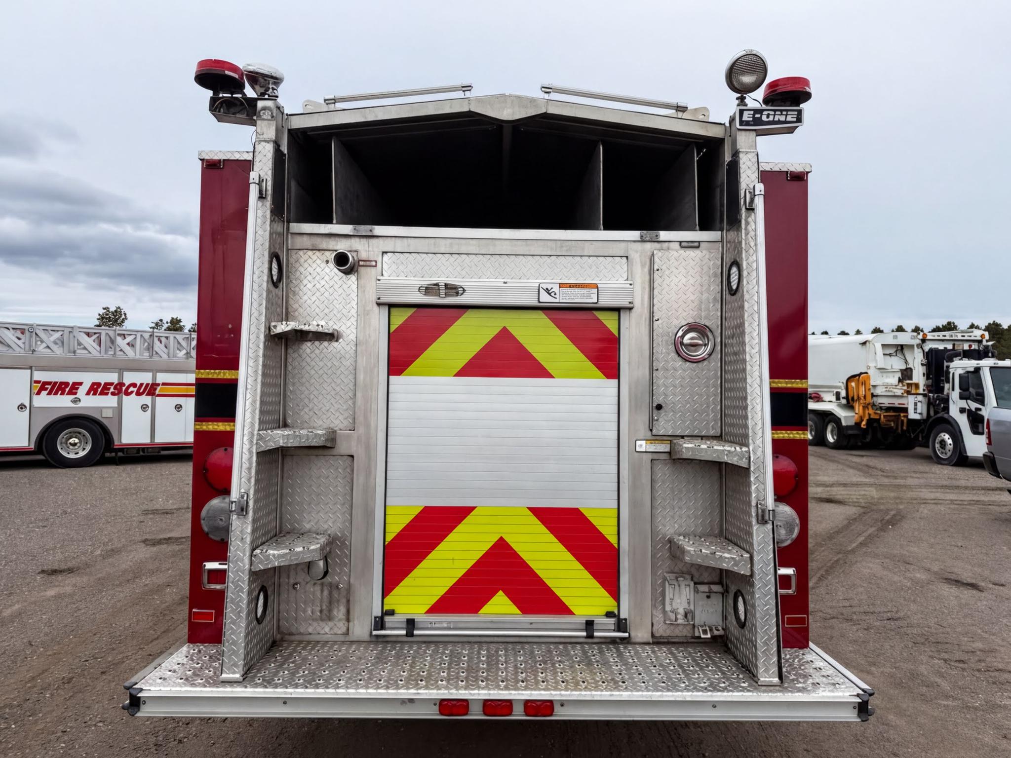 2005 E-One Pumper - image 4