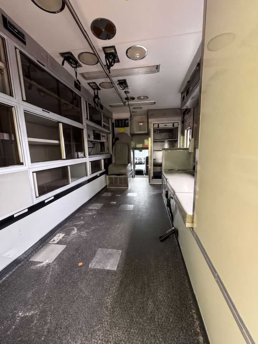 2011 Ford 4x4 Type I Ambulance — photo 5