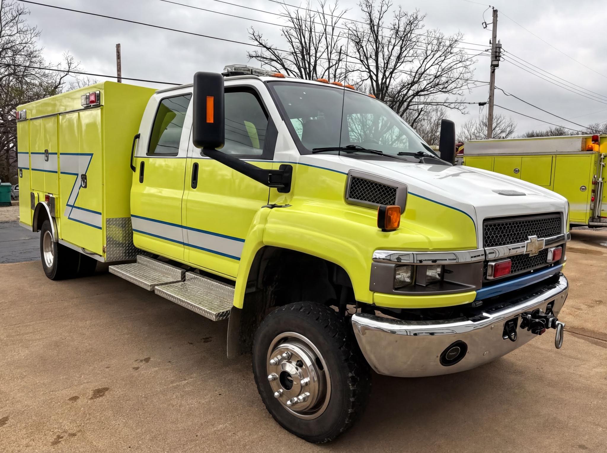 2009 Chevrolet Kodiak 5500 4x4 Squad - image 5