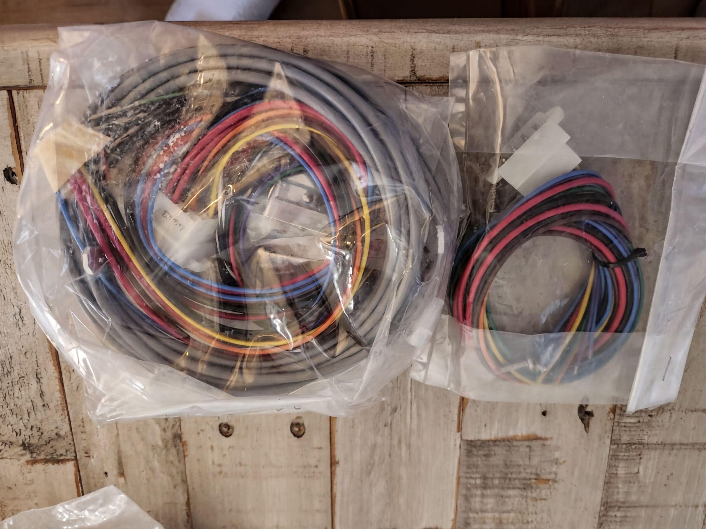 New old stock whelen parts - image 4