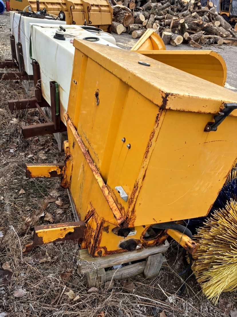 2012 MB Tractor-Mounted Spreader — photo 5