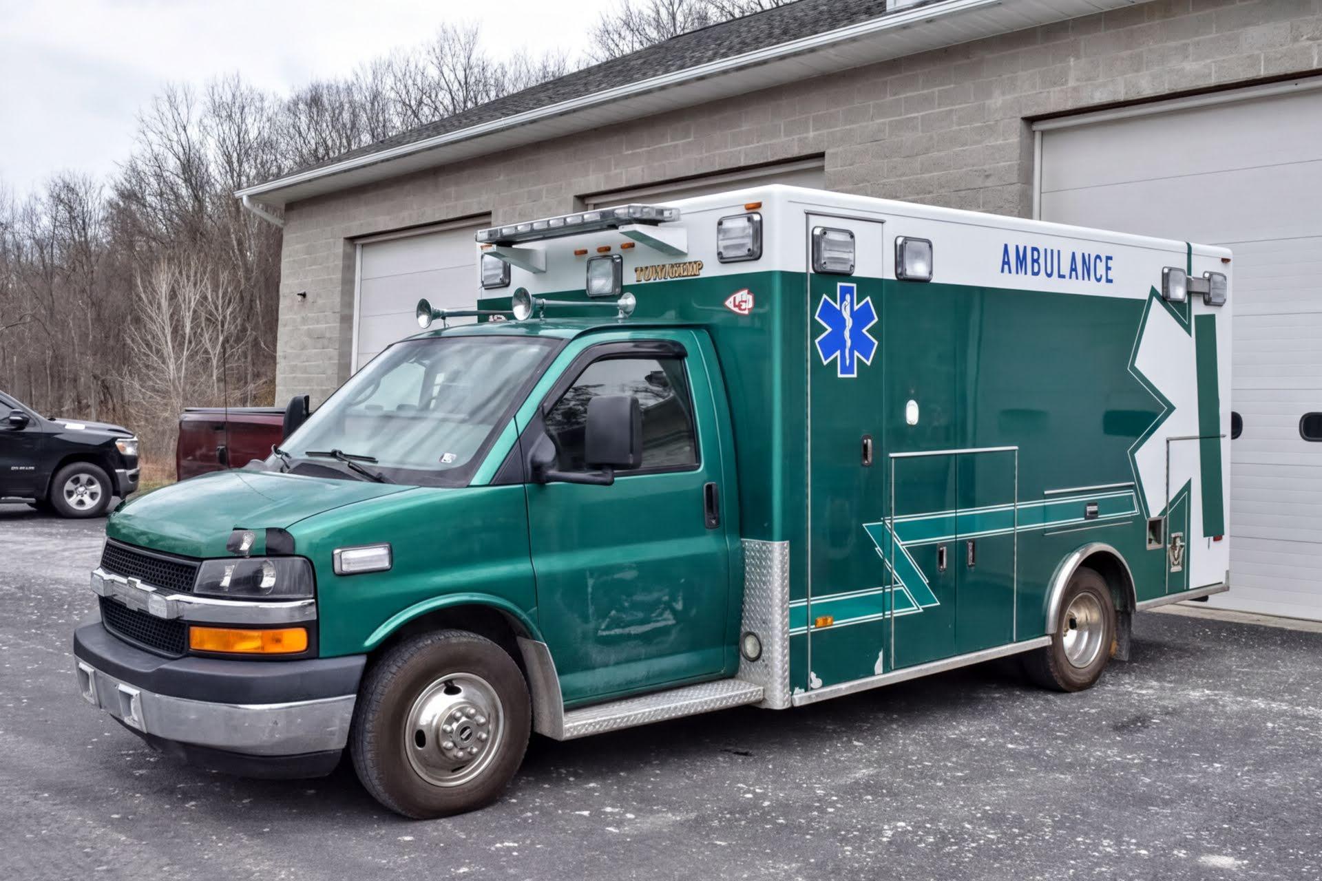2010 PL-Custom Chevrolet Type III Ambulance - image 1