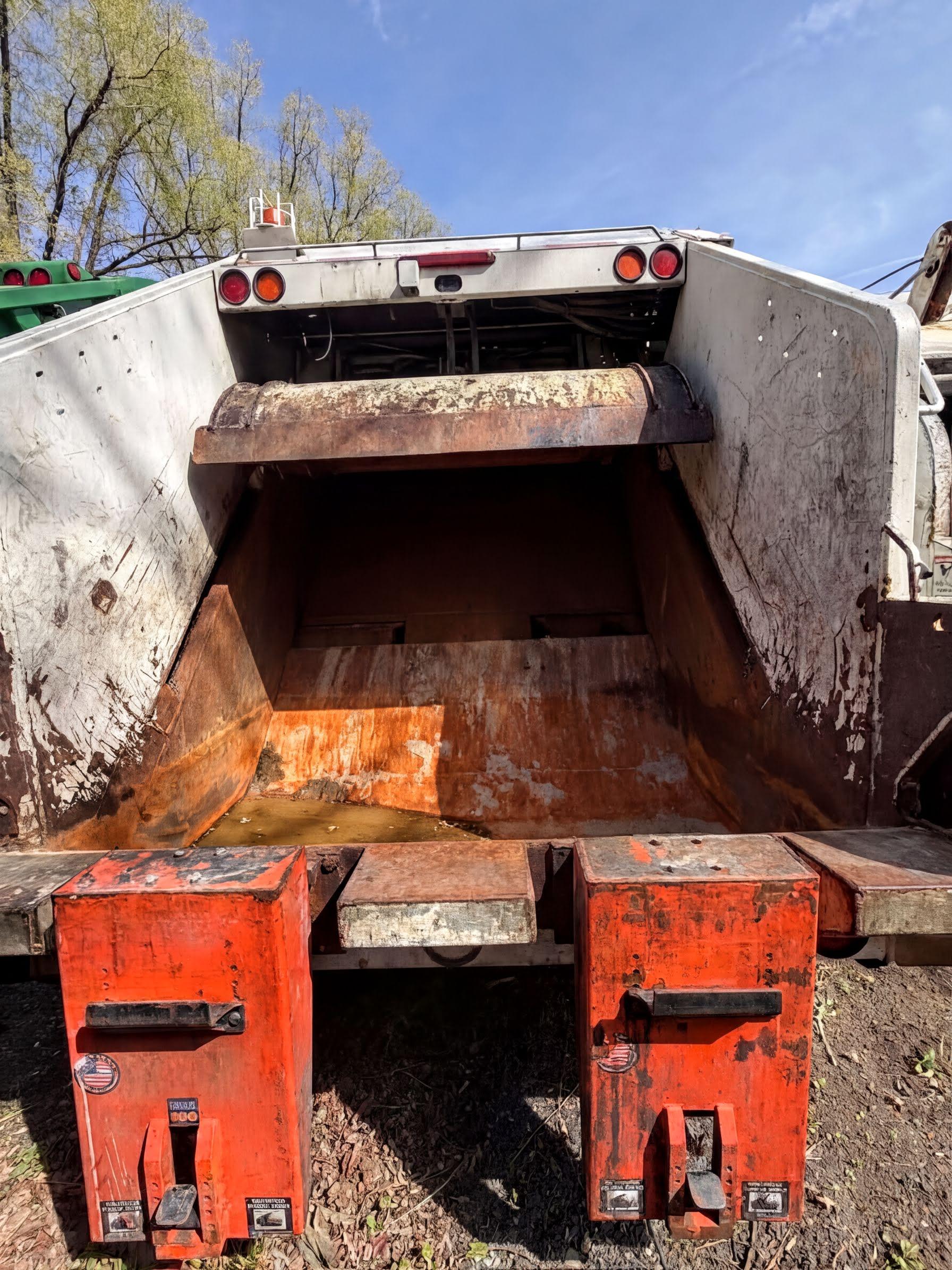 2020 Freightliner New Way Rear Loader - image 5