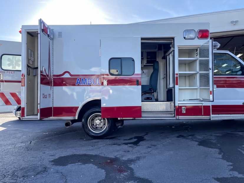2006 Braun Ford Type III Ambulance — photo 5