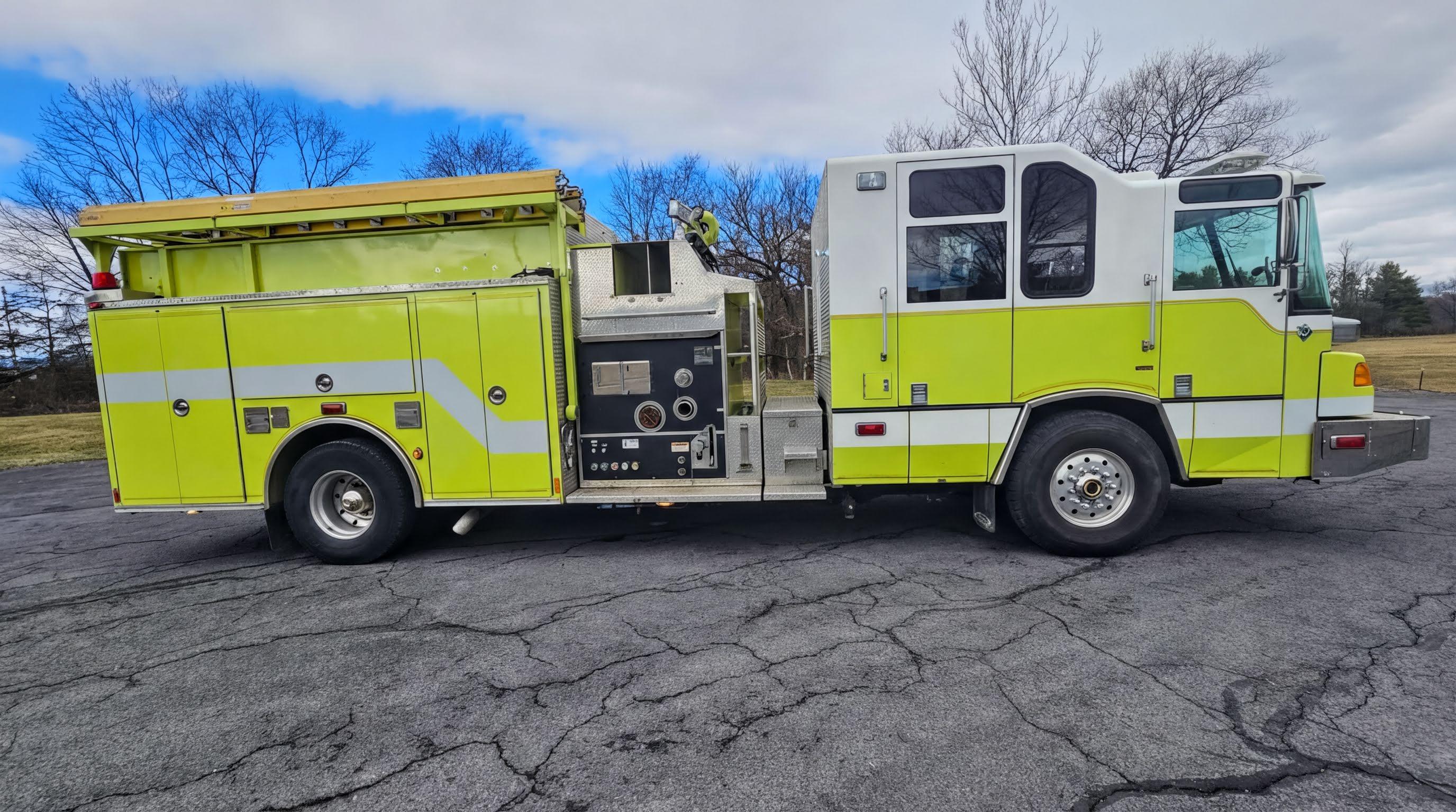 2004 Pierce Quantum Pumper - image 1