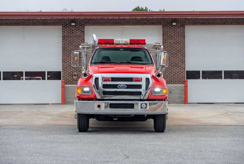2004 Ford 750 Squad — photo 2