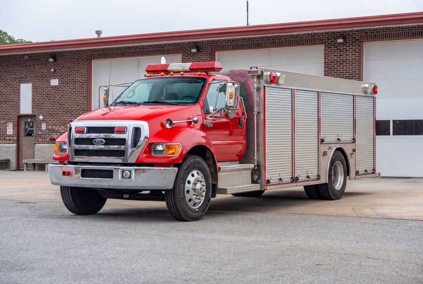 2004 Ford 750 Squad