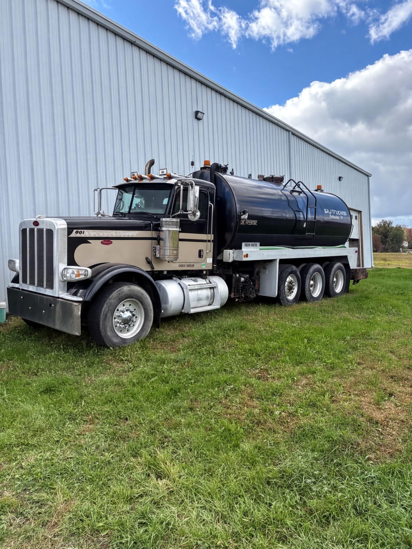 2012 Peterbilt 388 Septic - image 1