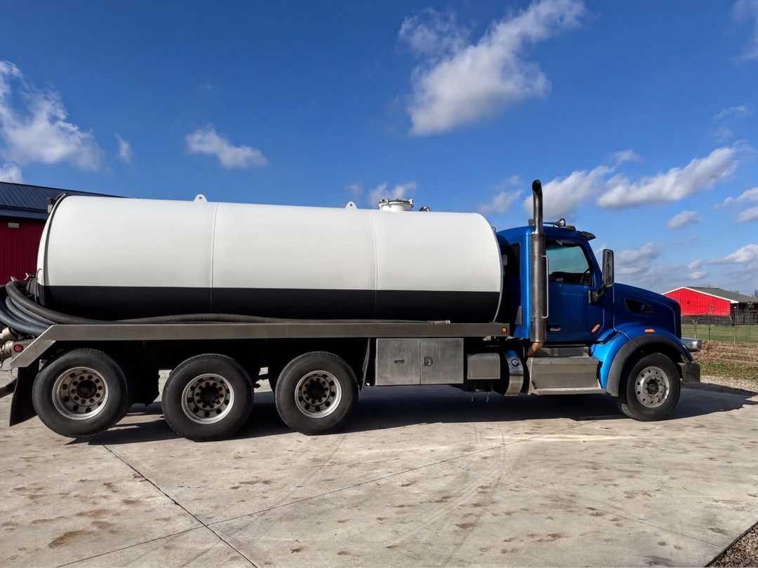 2014 Peterbilt 567 Septic Truck
