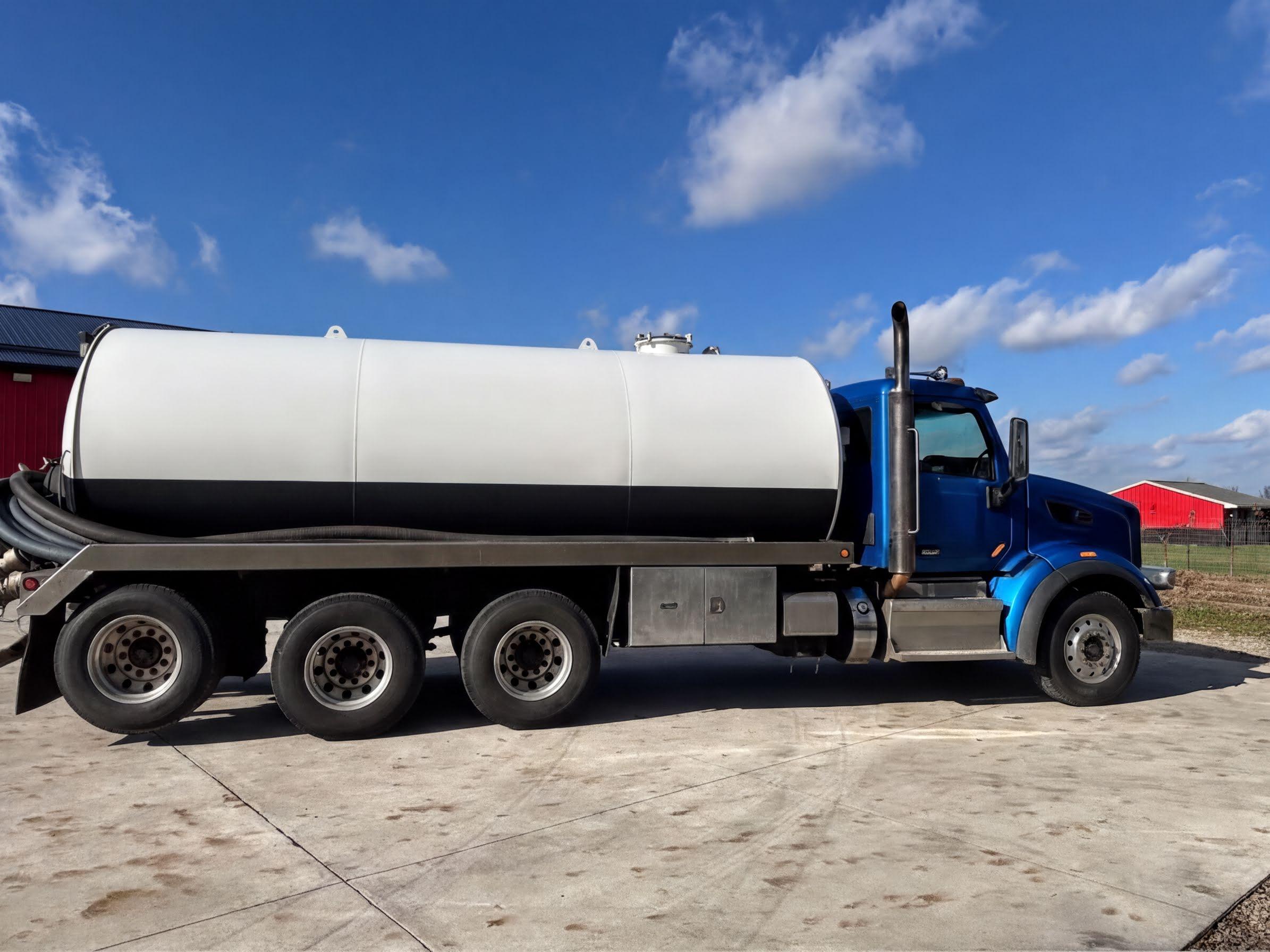 2014 Peterbilt Septic - image 1