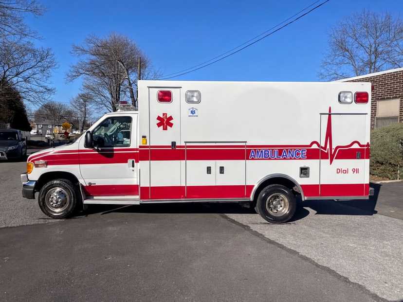 2006 Braun Ford Type III Ambulance