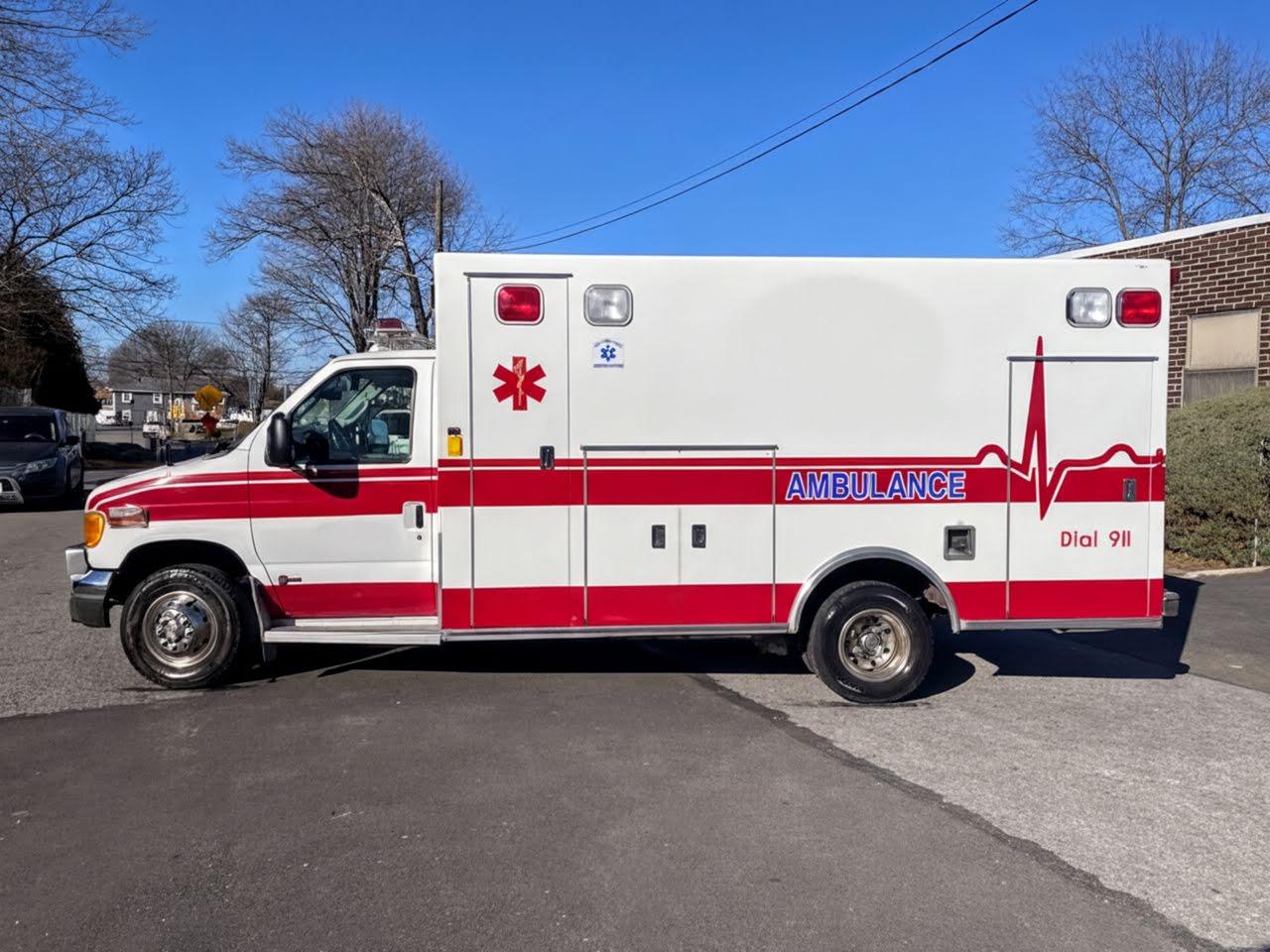 2006 Braun Ford Type III Ambulance - image 1