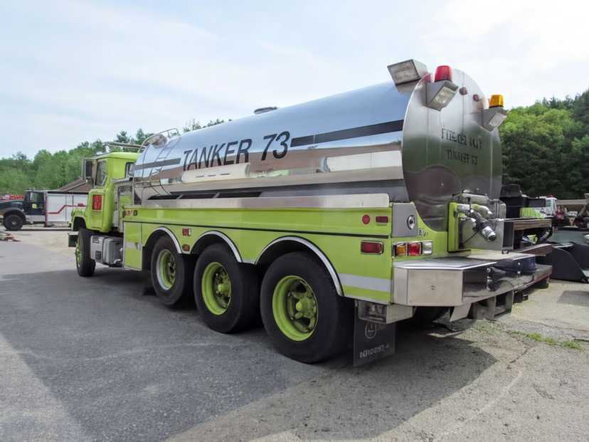 1980 4 Guys Mack Tanker — photo 3