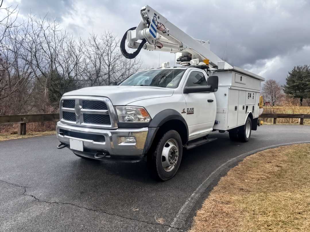2018 Ram 5500 4x4 Bucket Truck w/ Altec AT40G Boom (45 ft)