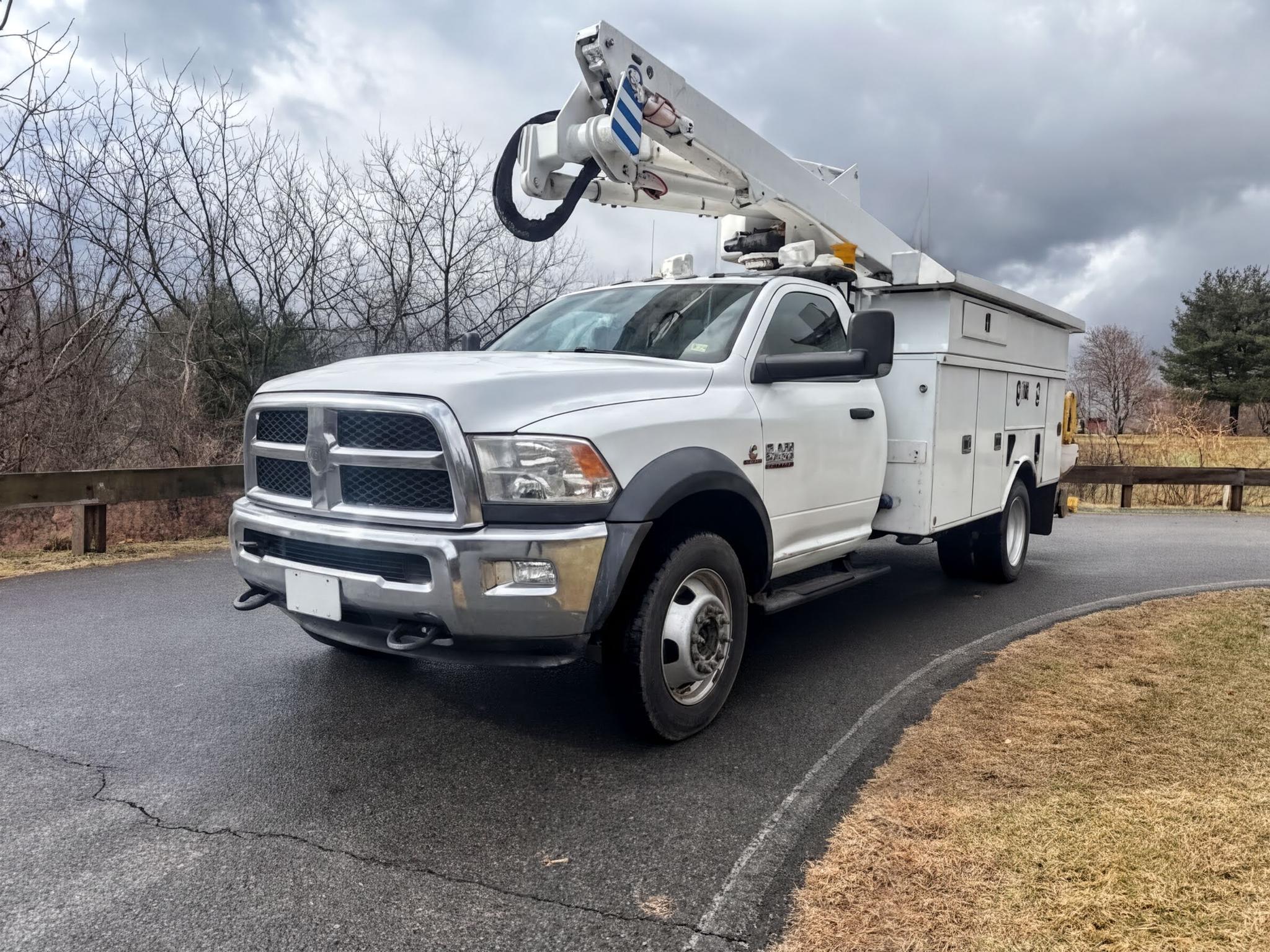 2018 Ram 5500 4x4 Bucket Truck w/ Altec AT40G Boom (45 ft) - image 1