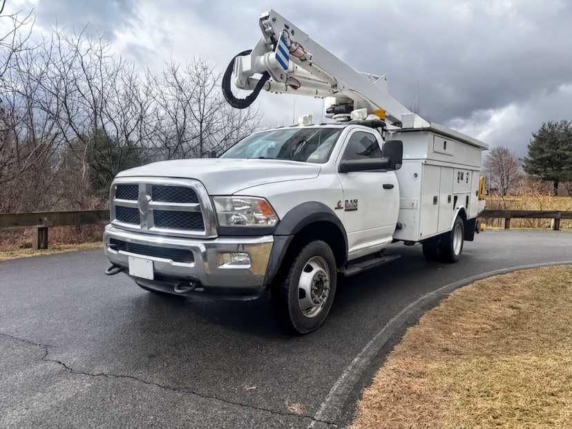 2018 Ram 5500 4x4 Bucket Truck w/ Altec AT40G Boom (45 ft)