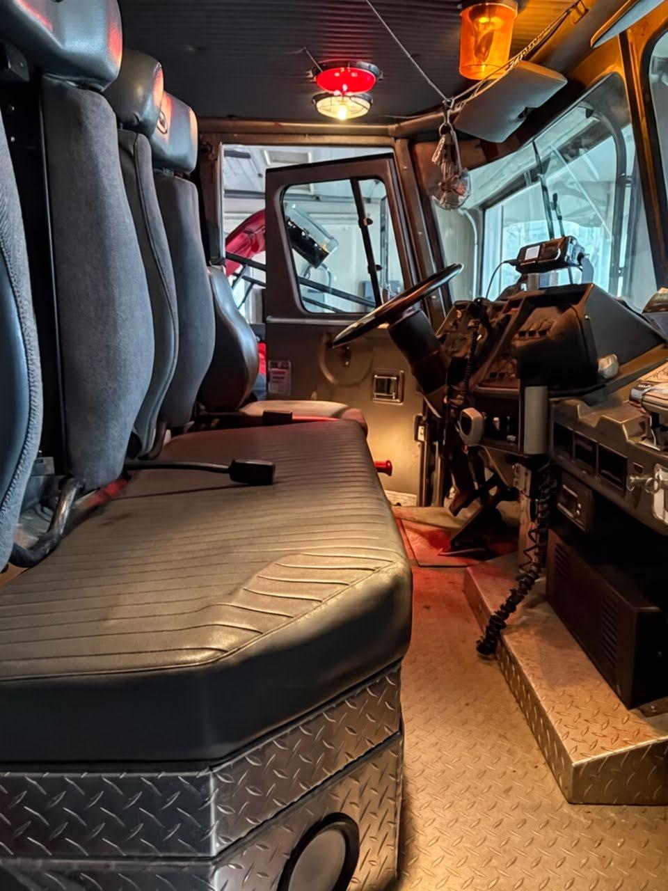 1995 E-One Pumper - image 3