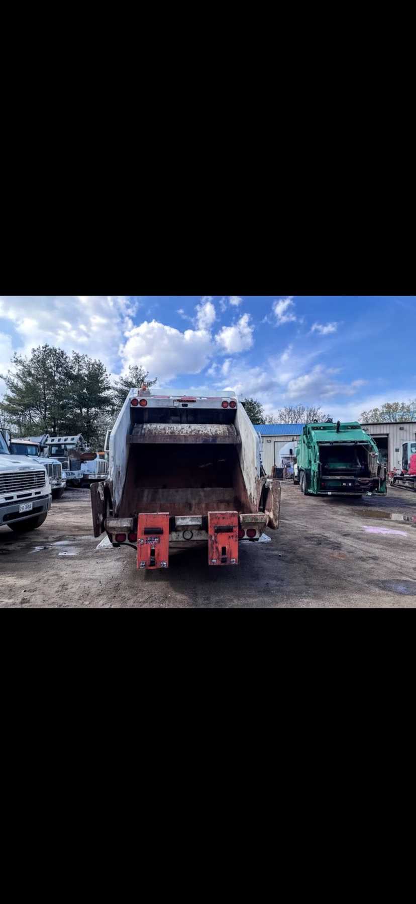 2020 Freightliner New Way Rear Loader — photo 3