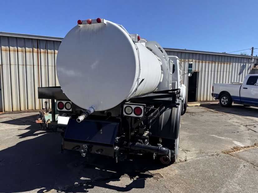 1995 International 400 FL80 Sewer Jet Truck — photo 4