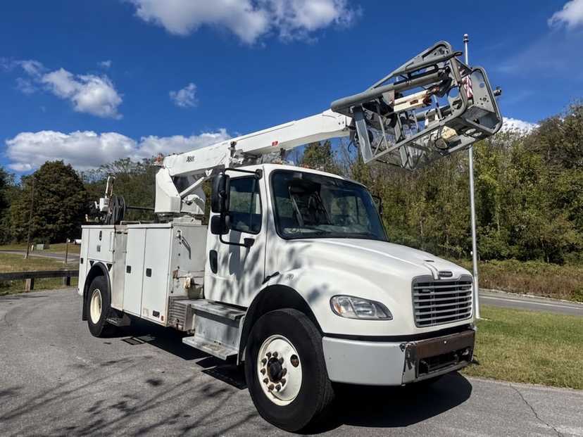 2019 Freightliner M2 106 Bucket Truck/Cable Placer (45 ft) — photo 4