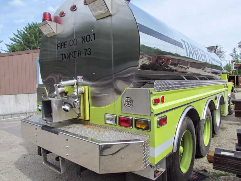 1980 4 Guys Mack Tanker — photo 4