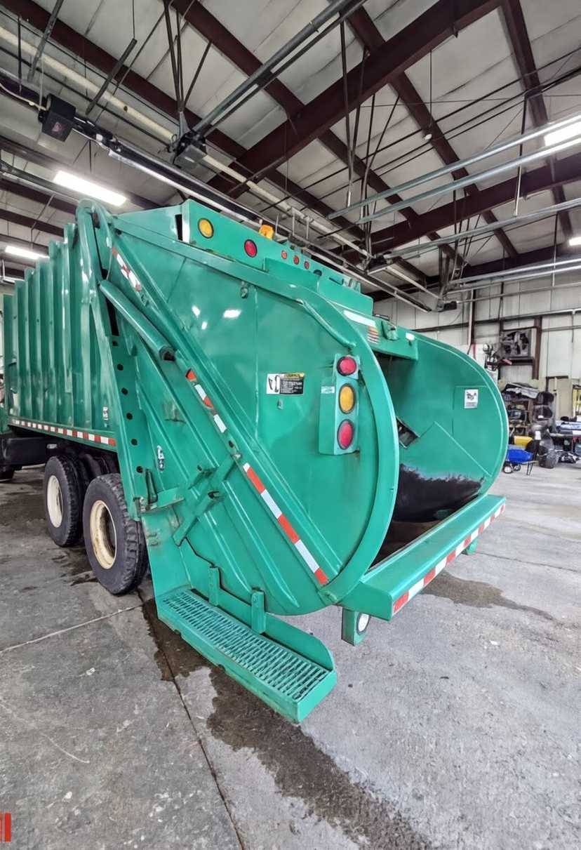 1998 International Leach Rear Loader — photo 5