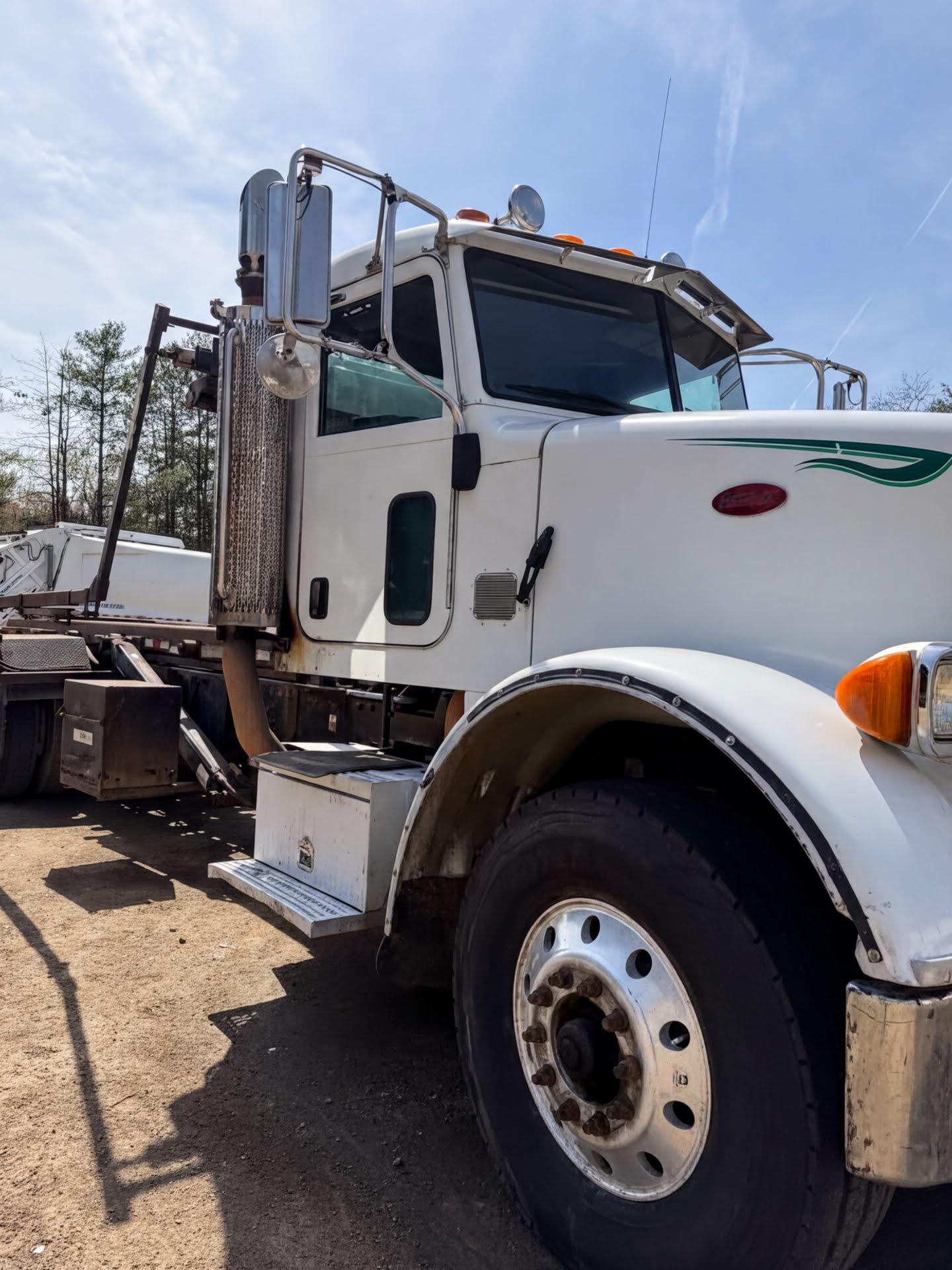 2008 Peterbilt Roll-Off - image 3