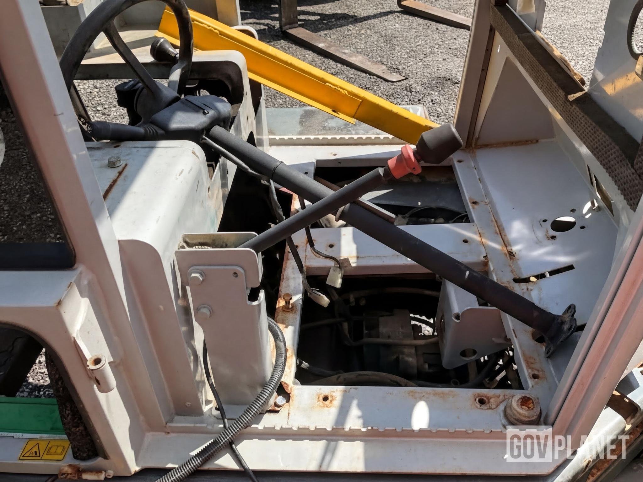 2014 4x4 Dump Truck - image 4