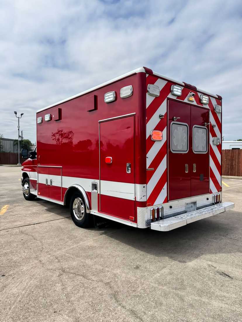 2015 Horton Ford Type III Ambulance — photo 2