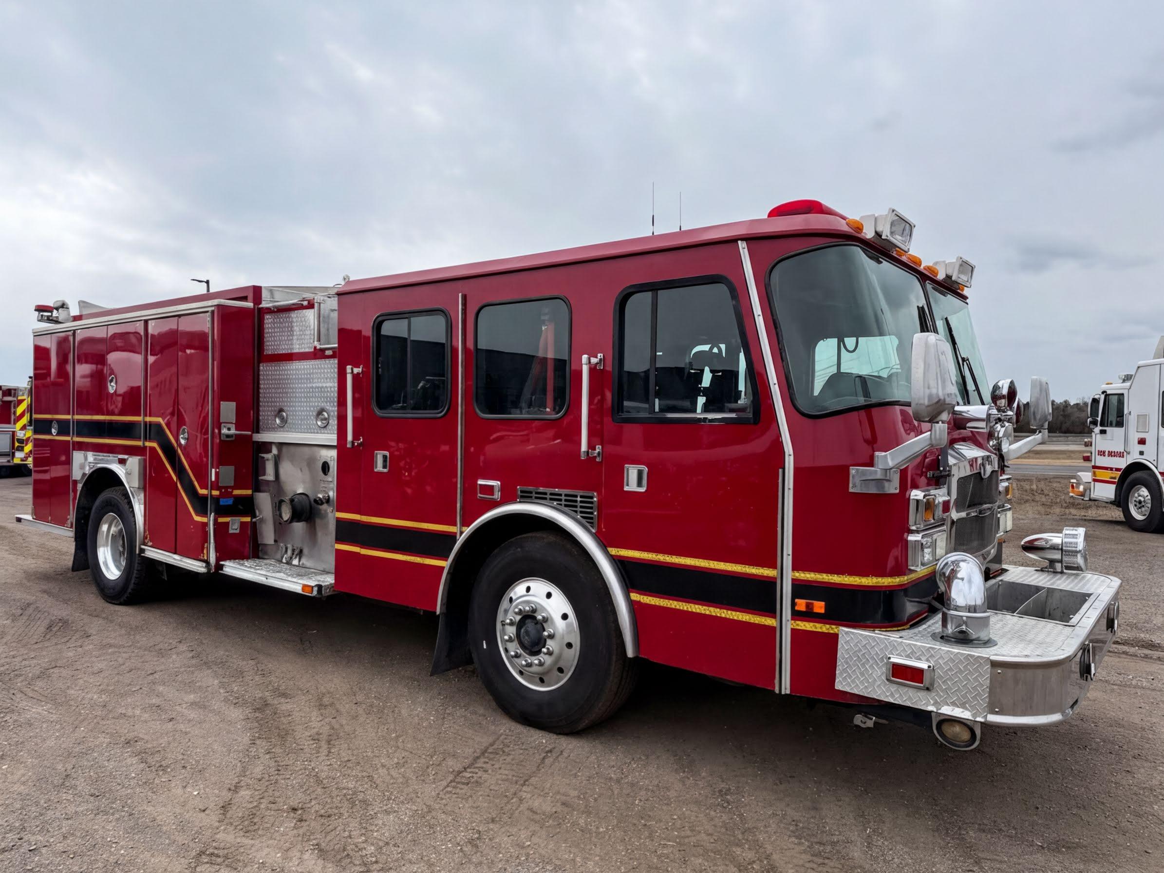 2005 E-One Pumper - image 2