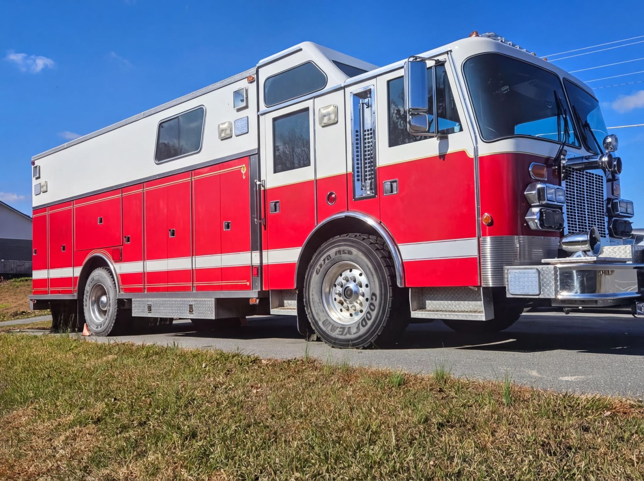 1989 Saulsbury Heavy Rescue - image 1