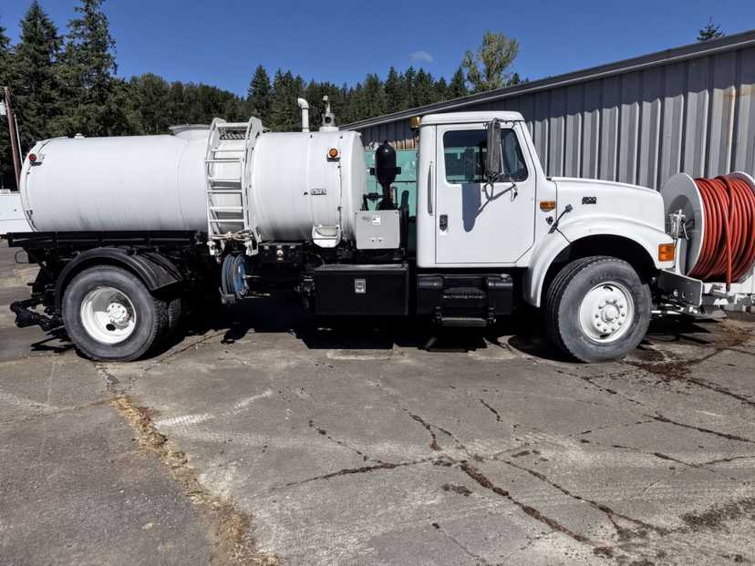 1995 International 400 FL80 Sewer Jet Truck