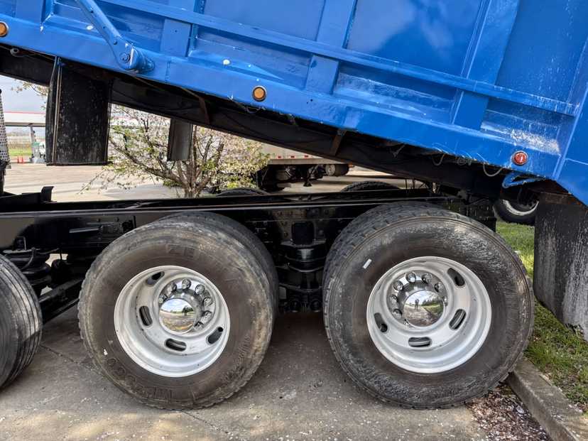 2002 Kenworth W900 Dump Truck — photo 3